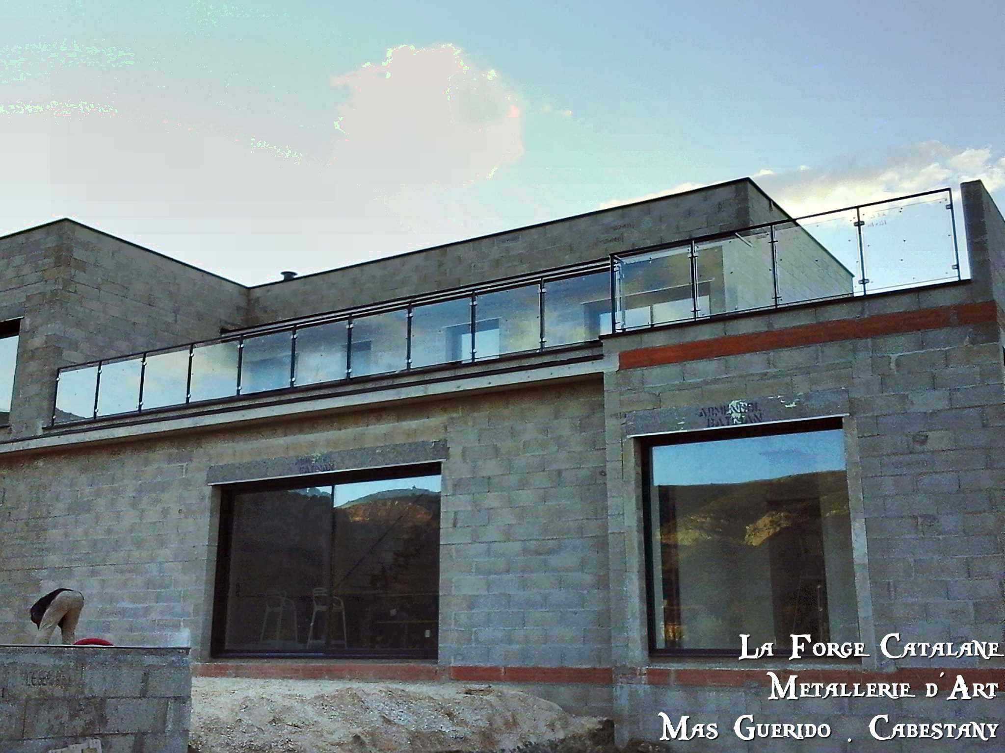 garde corps avec verre feuillete exterieur forge catalane 2.jpg